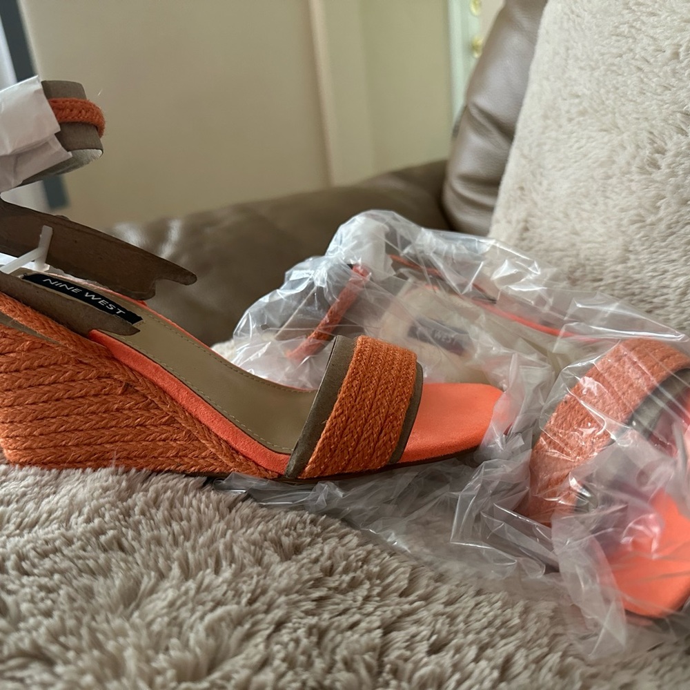 Beautiful 😻 Nine West Nile Wedge Sandal - Picture 4 of 4